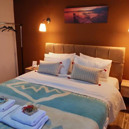 Room Near The Airport Pikermion ภายนอก รูปภาพ