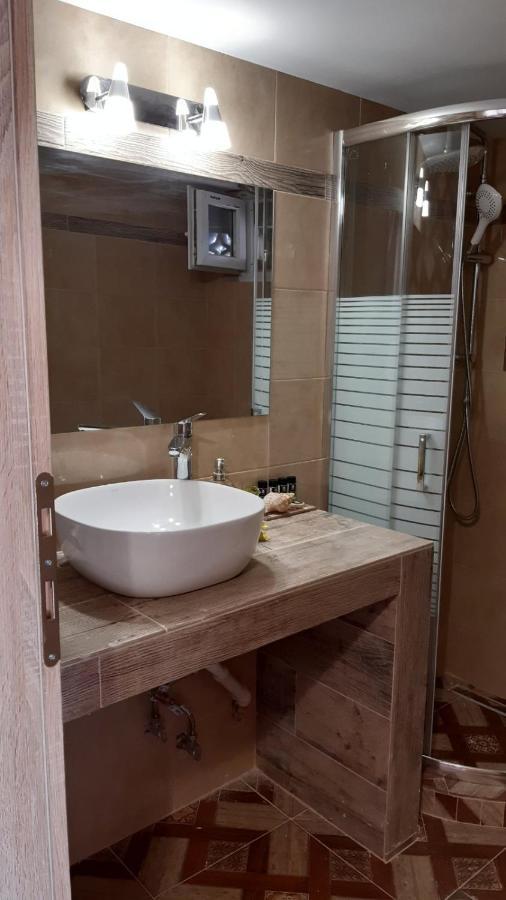 Room Near The Airport Pikermion ภายนอก รูปภาพ
