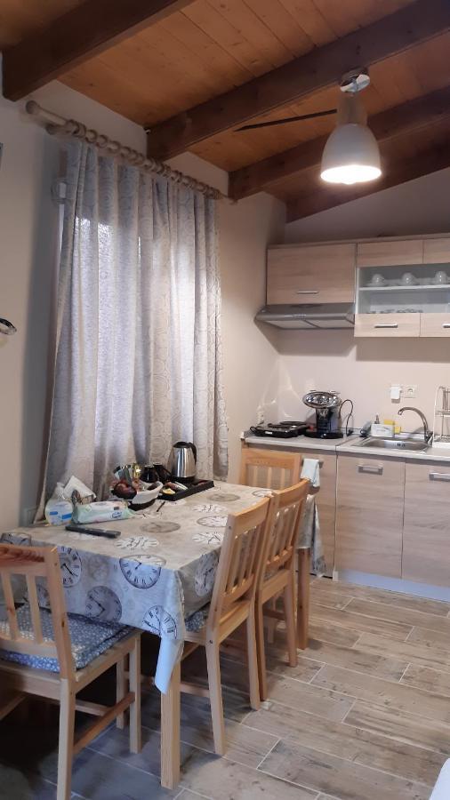 Room Near The Airport Pikermion ภายนอก รูปภาพ